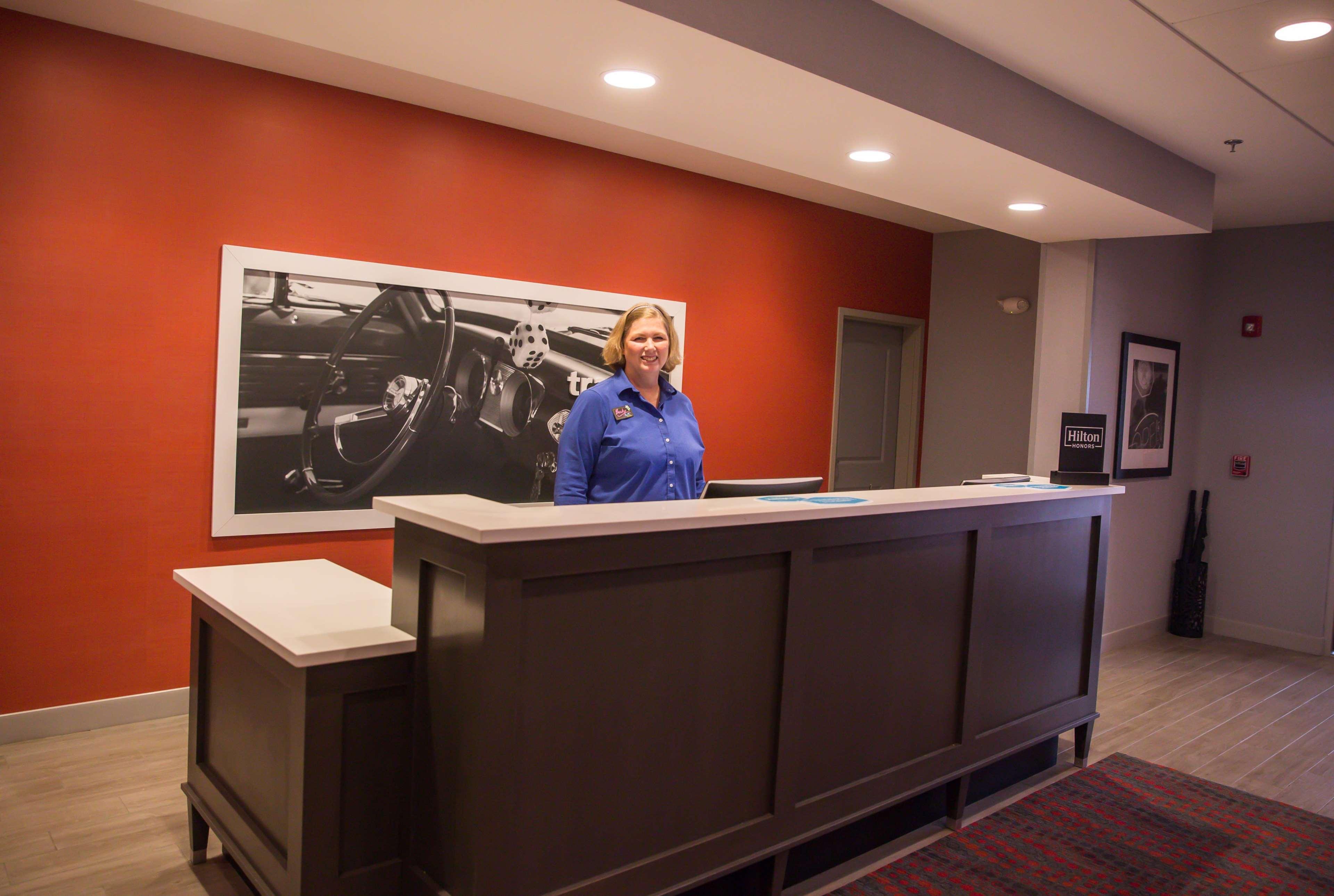 Hampton Inn-Pontiac Екстериор снимка
