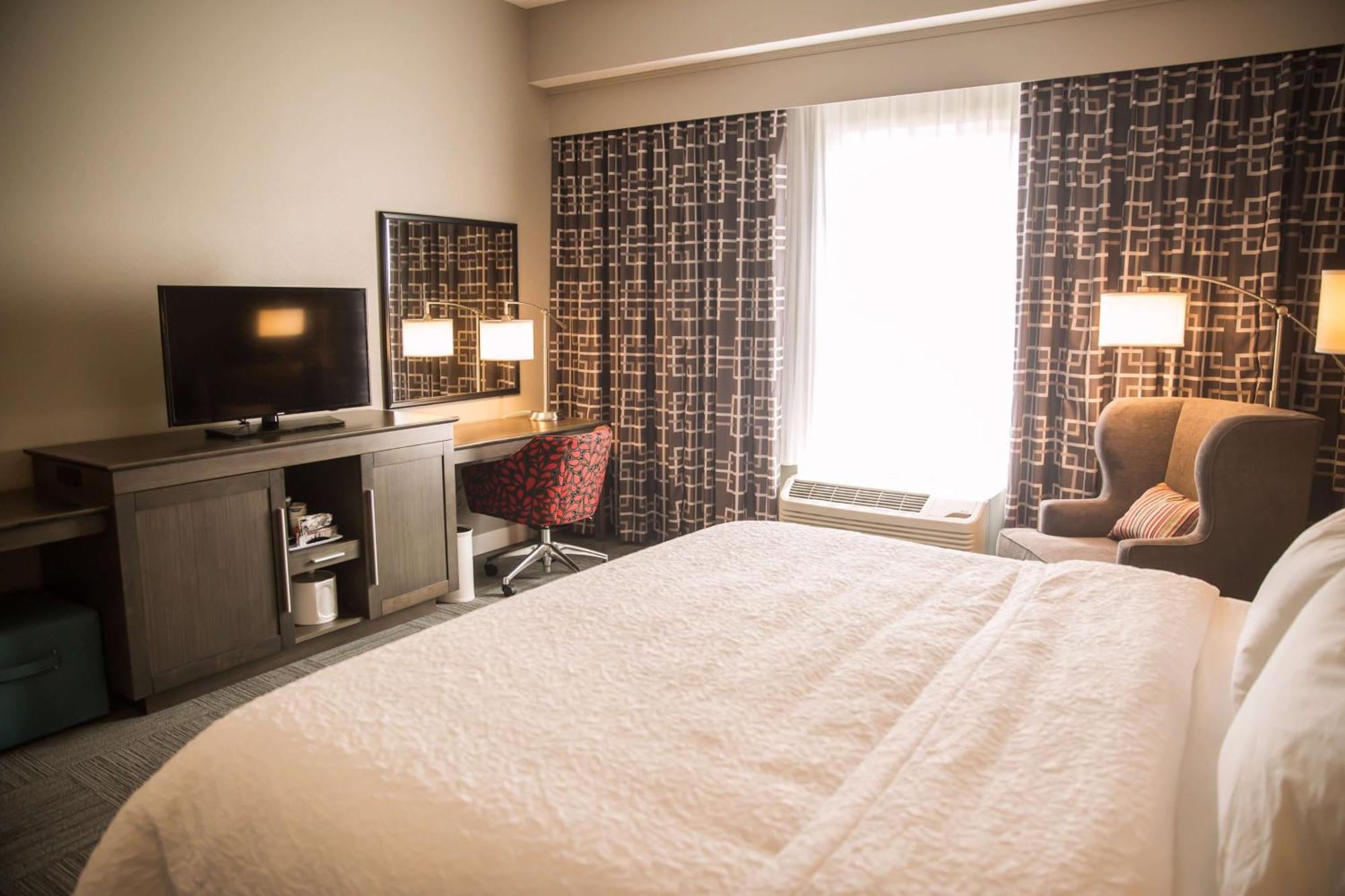 Hampton Inn-Pontiac Екстериор снимка
